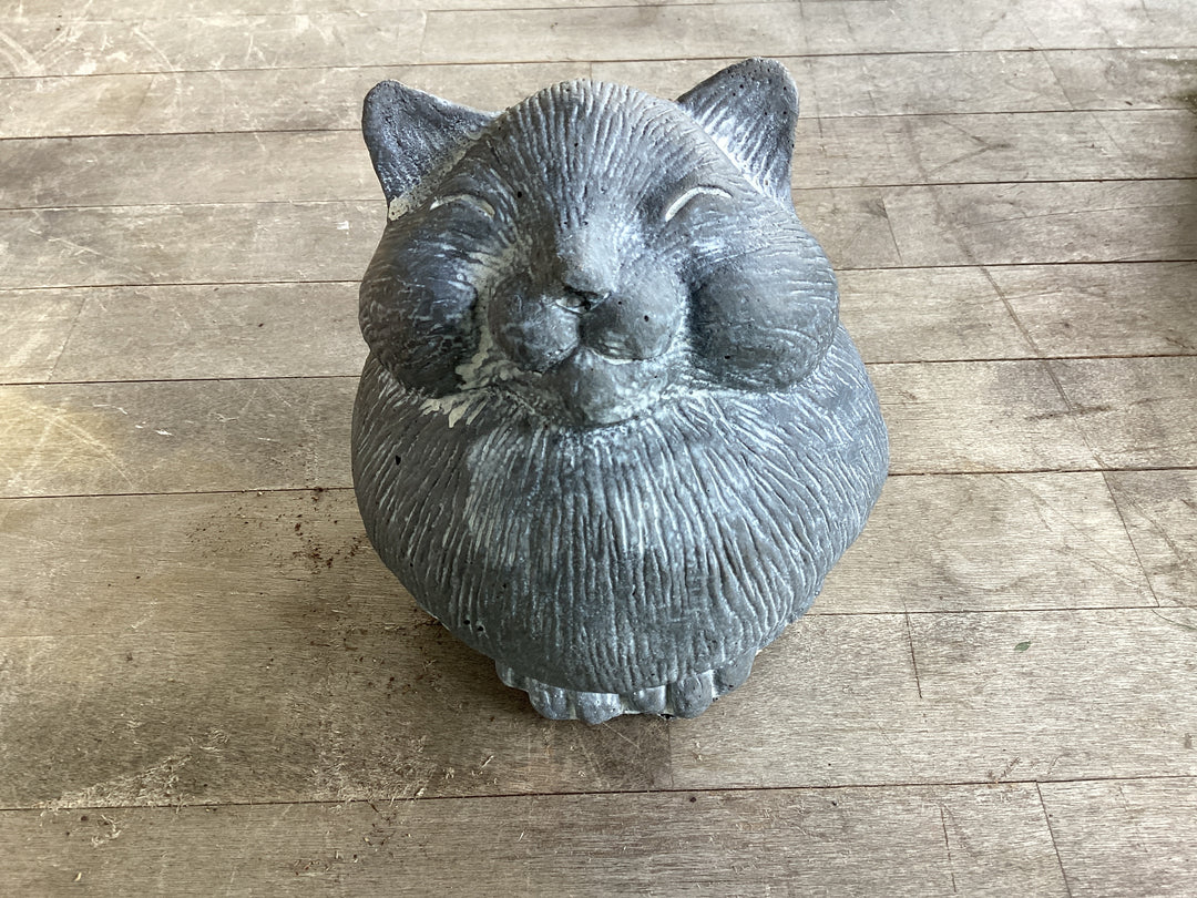 Garden sculptures: fat sassy cat