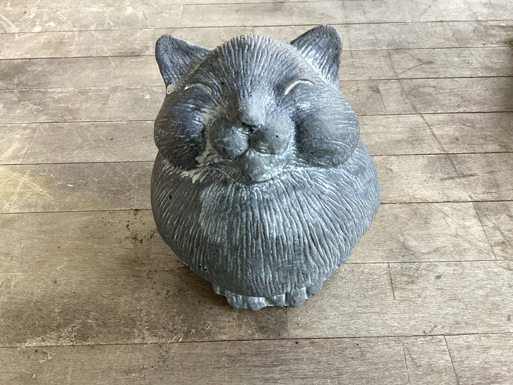Garden sculptures: fat sassy cat
