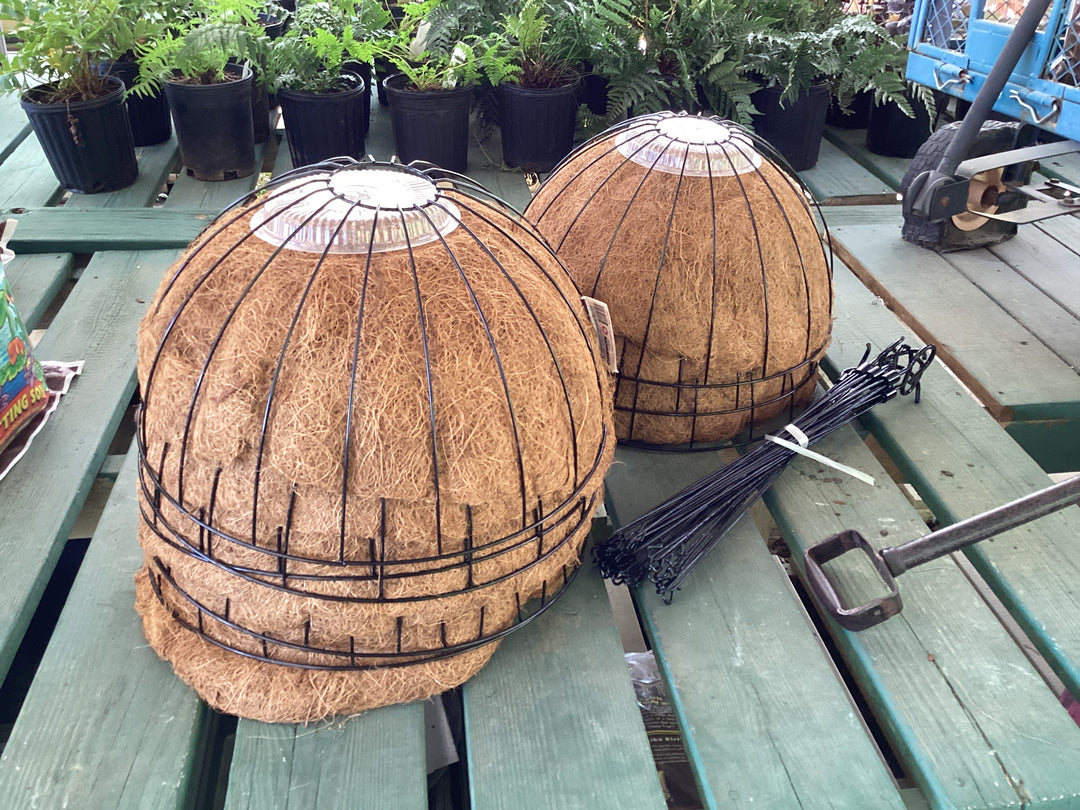 Steel basket with coco liner